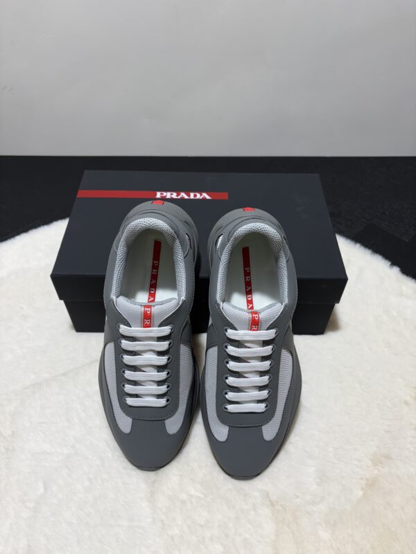 PRADA CUPS GRIJS MAT