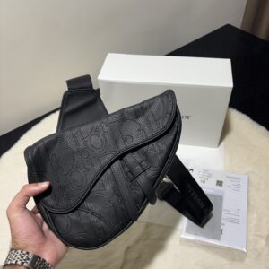 CHRISTIAN DIOR MESSENGER OVAL BLACK