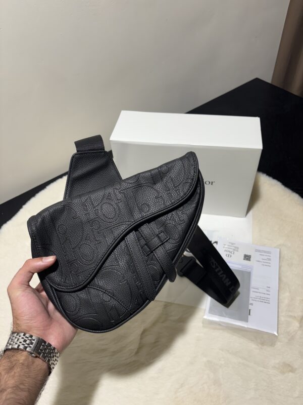 CHRISTIAN DIOR MESSENGER OVAL BLACK