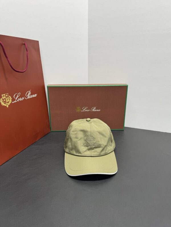 LORO PIANA PET BEIGE
