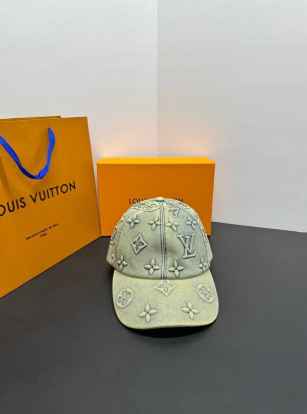 LOUIS VUITTON PET